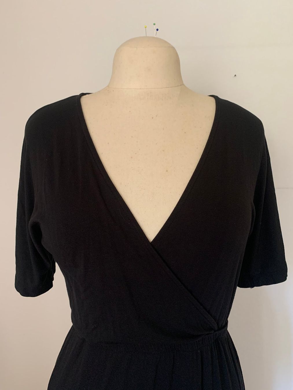Vestiti: Schwarzes Sommerkleid in Wickeloptik – Usato da Winterthur venduto da Drachenrose 2