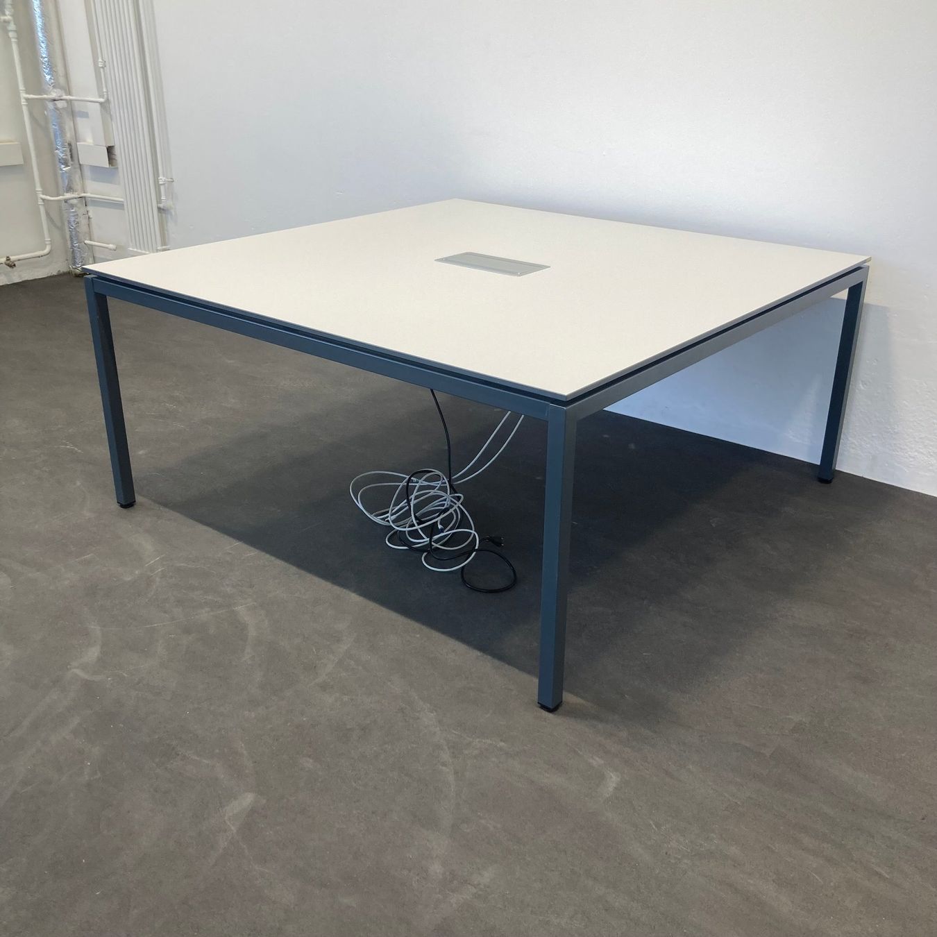Lista Scrivanie: Lista Office LO Motion Sitzungstisch 1600x1600 mm - Weiss – Usato da Schönenwerd venduto da mcofficeshop 2