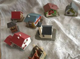 Maquettes de constructions pour train miniature échelle N