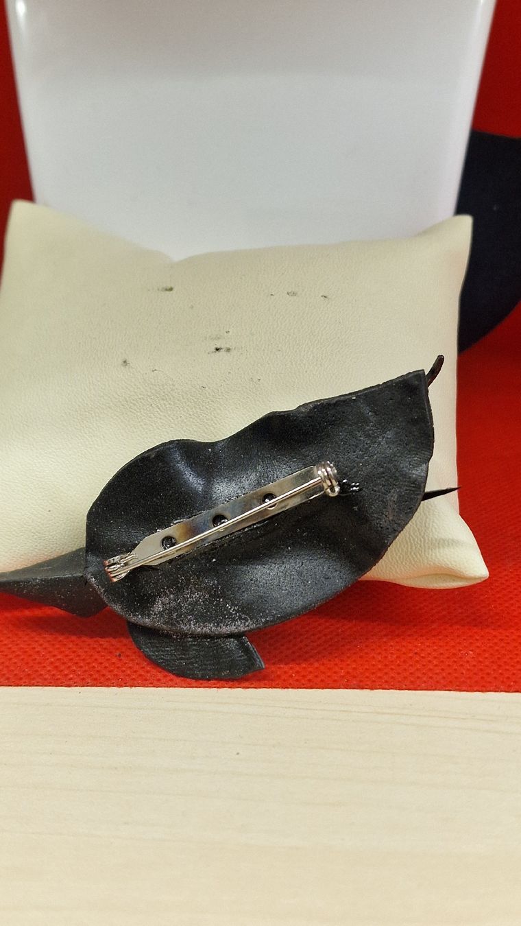 Spille & Fermagli: Vintage Brosche mit Blatt Design - Schöne Herbst-Accessoire – Usato da Herisau venduto da Antiques.AR 1