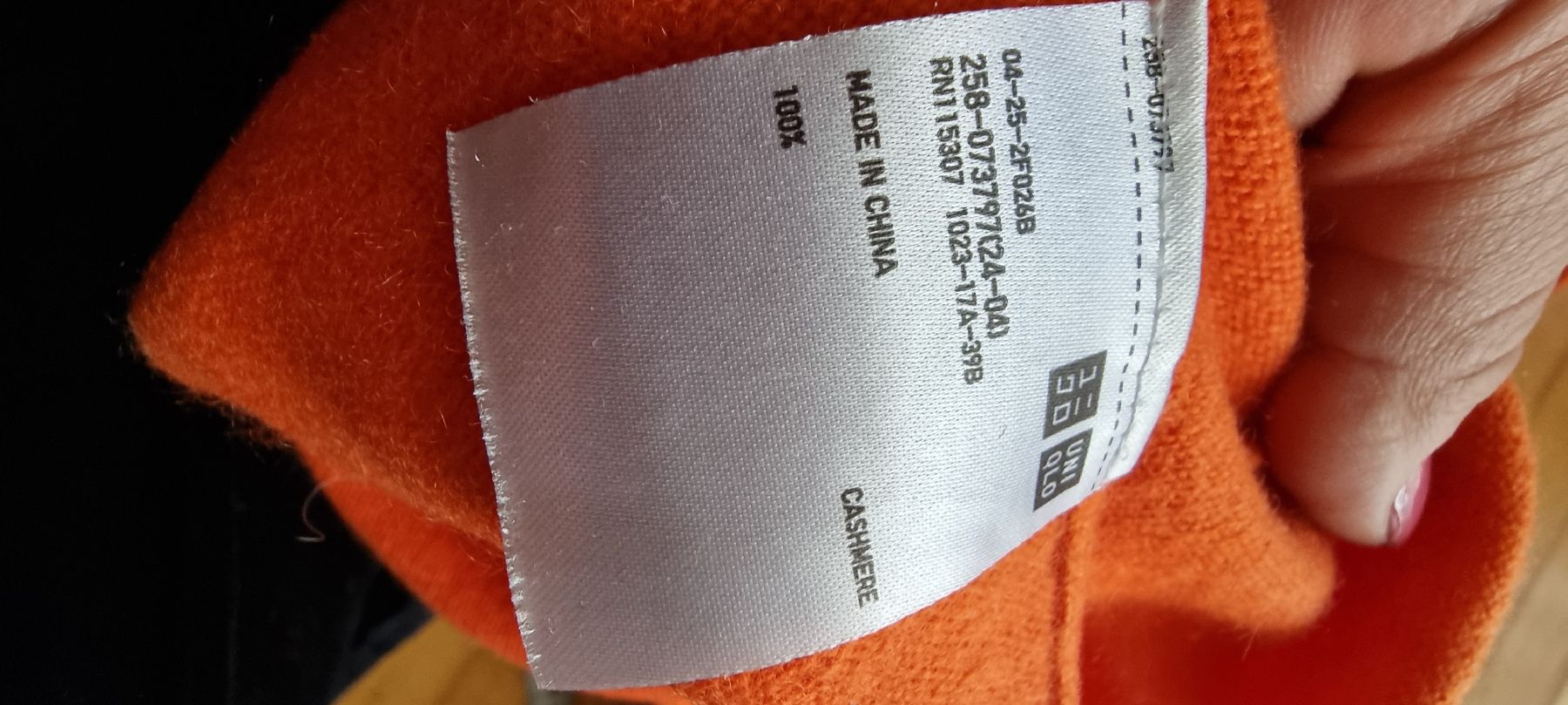 Pullover & Sweatshirts: Uni glo Pullover 100% Pullover – Gebraucht aus Riedikon von Winter21. 3
