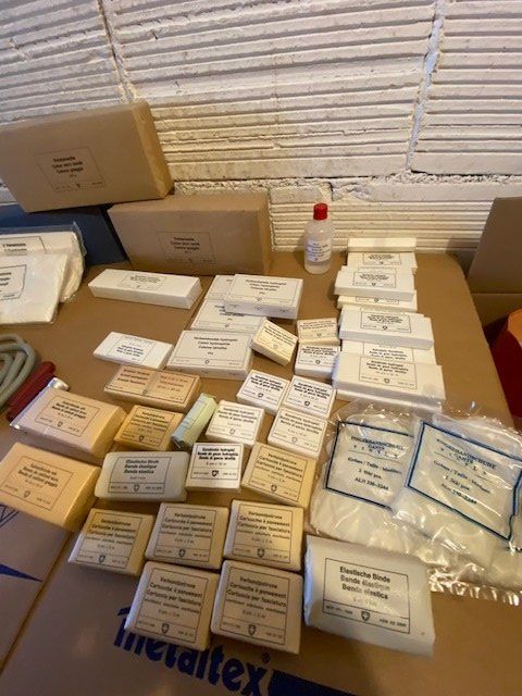 Kit di pronto soccorso: LOT VERBANDSMATERIAL  CH ARMEE – Usato da Chur venduto da silbermon 3