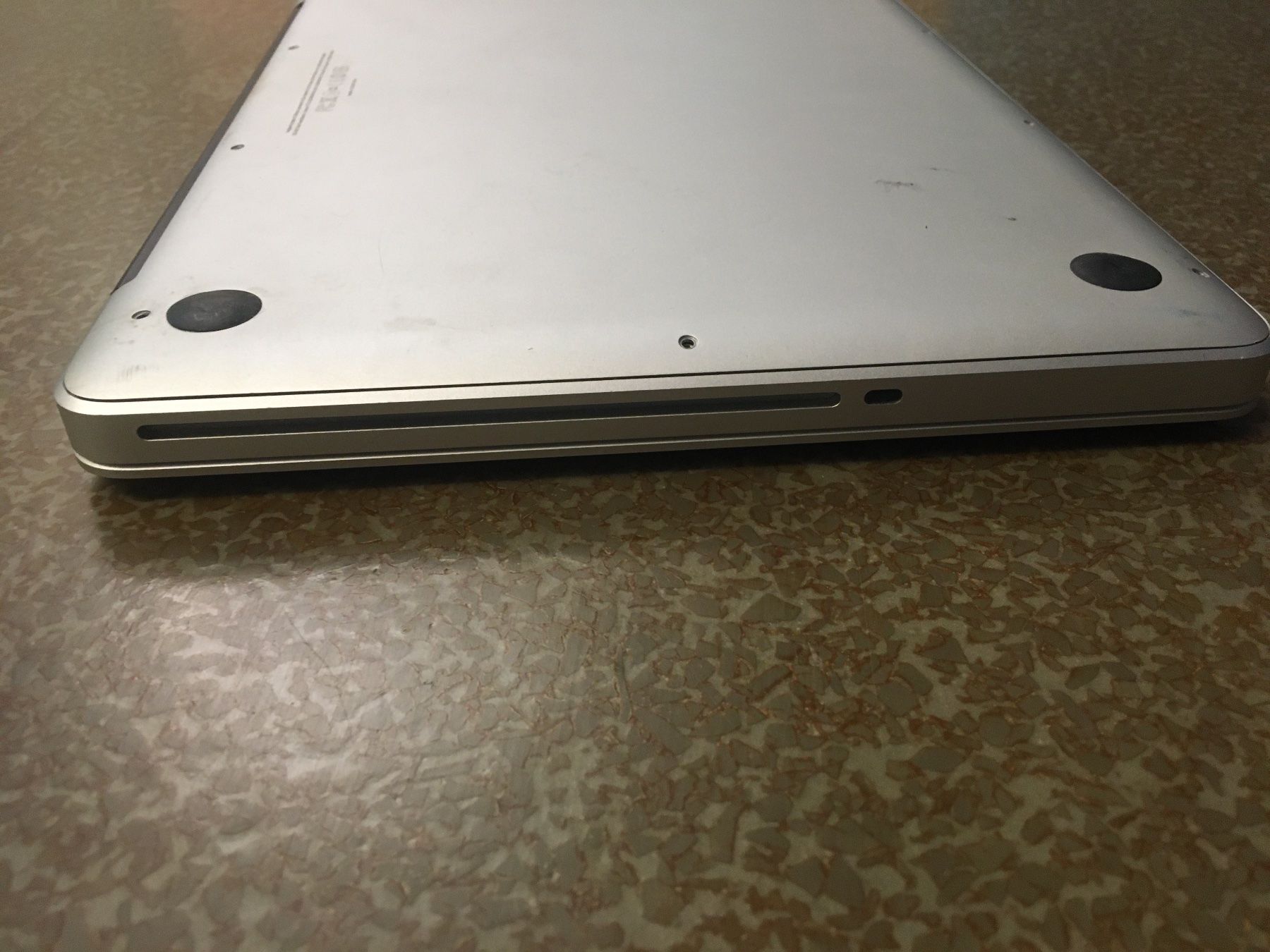 Apple Notebook: Apple MacBook Pro Gehäuse DEFEKT – Usato da Flawil venduto da rcnkr 3