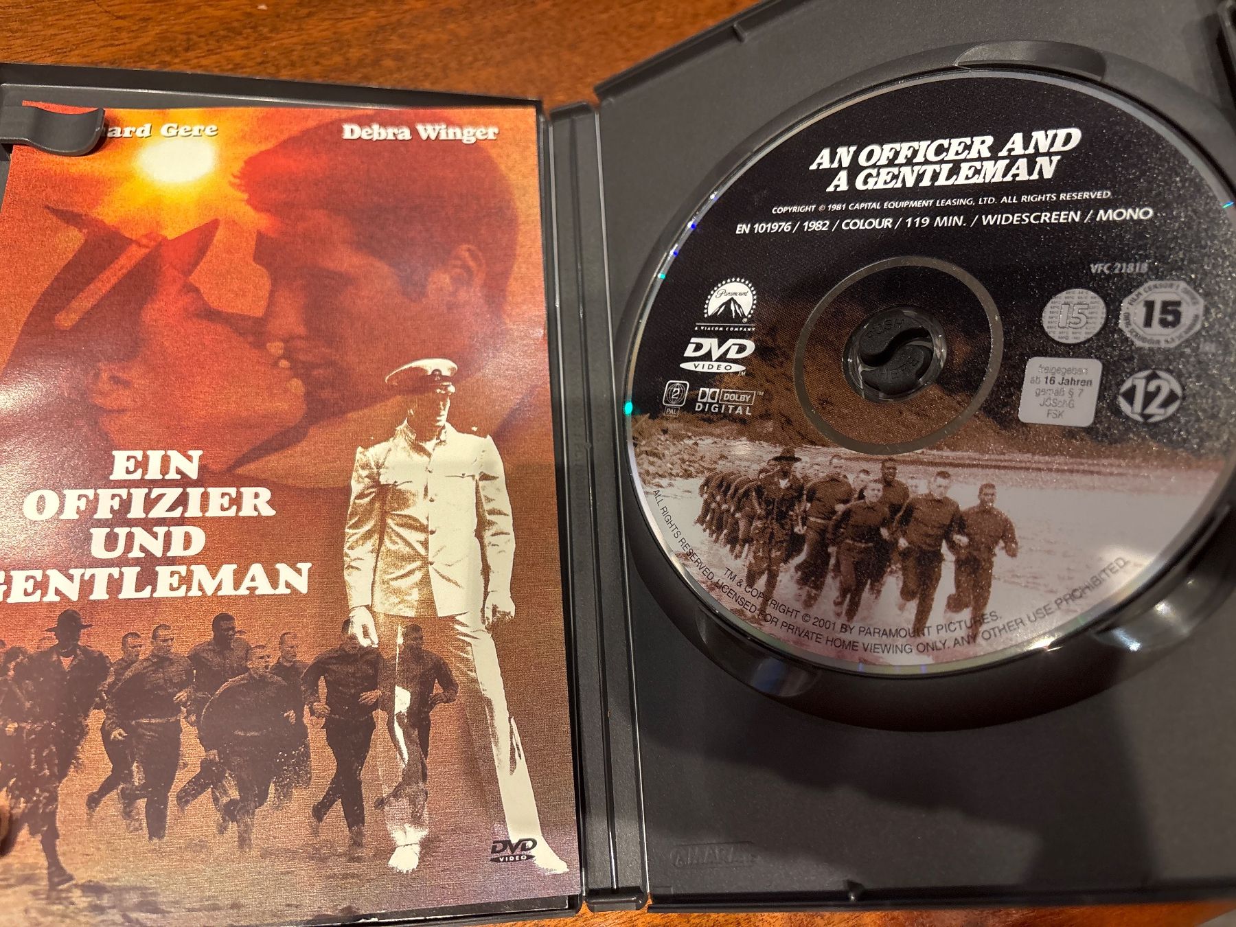 Tutti i DVDs: DVD Ein Offizier und Gentleman Widescreen – Usato da Andwil SG venduto da schmei 2