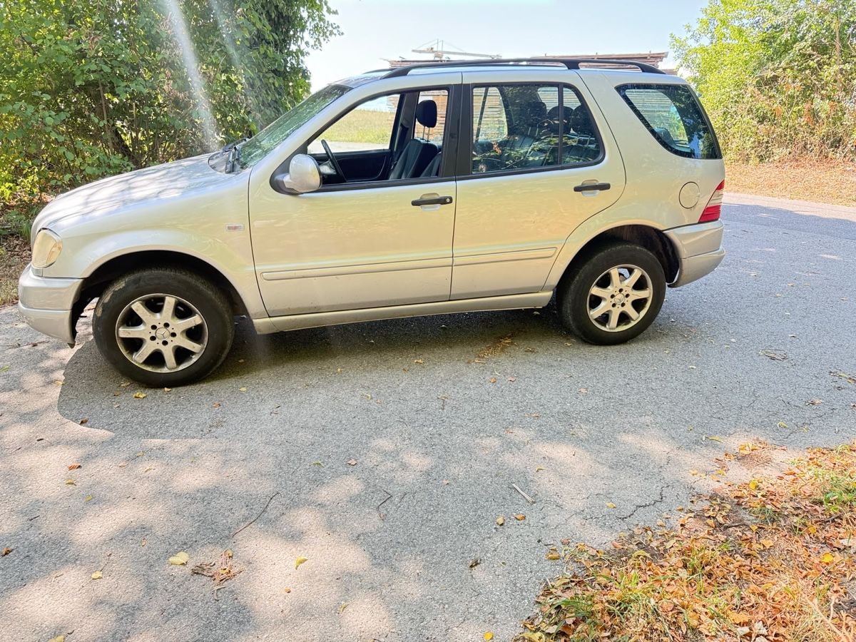 Mercedes-Benz Automobili: mercedes ml 270 cdi handschaltung – Usato da Tschugg venduto da polog41 1