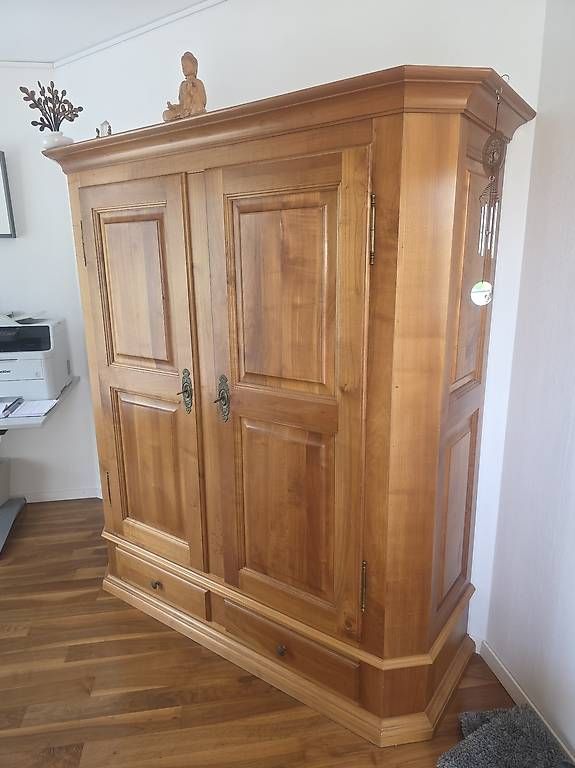 Armadi: Massivholz Schrank – Usato da Greifensee venduto da Maso59 1