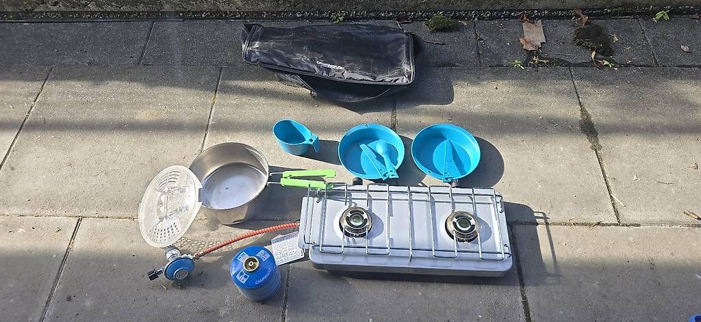 Cucine: Camping set Gasherd und geschirr – Usato da Gossau ZH venduto da ang_q8bj