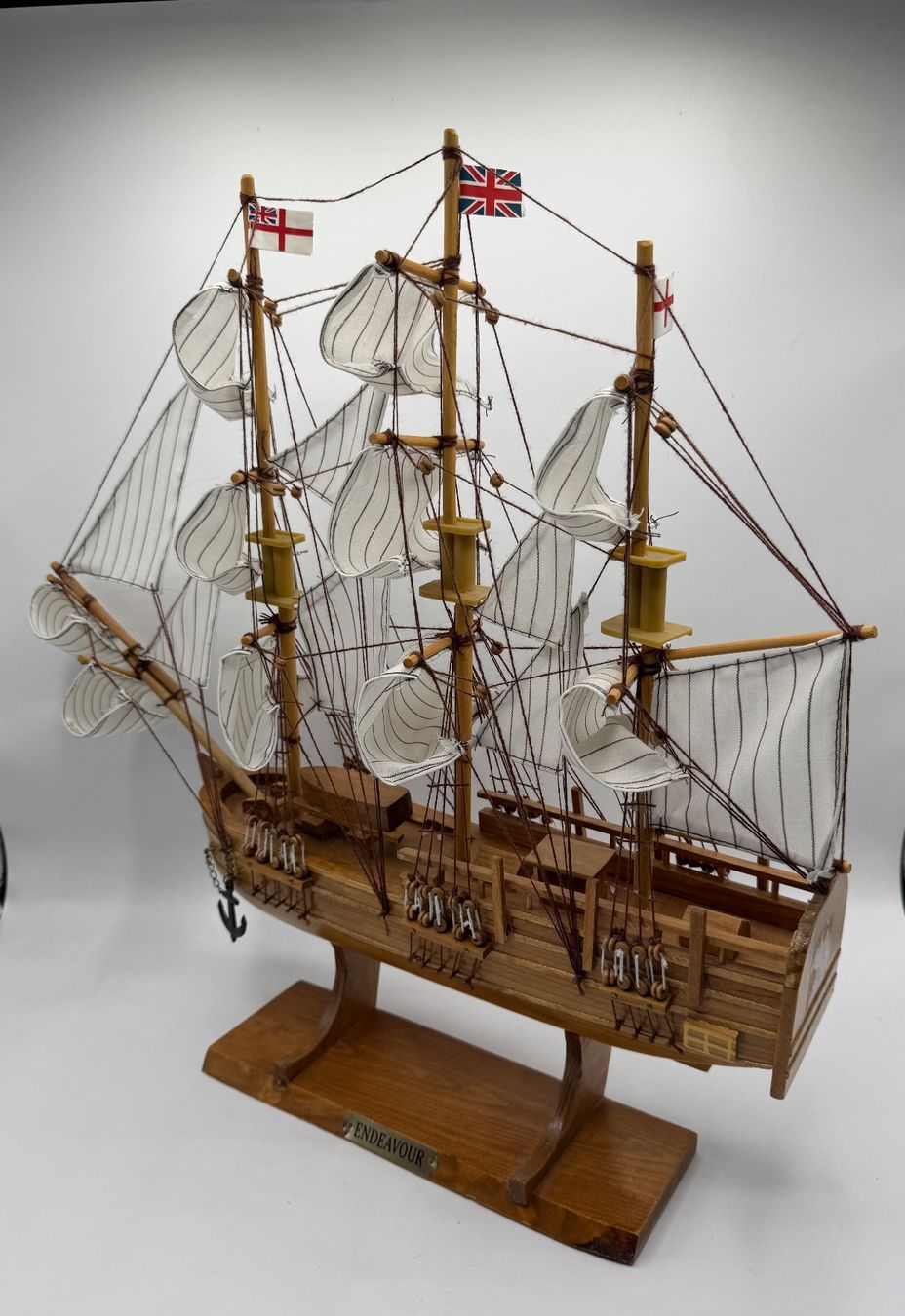 Kit di modellismo & Modellini statici: Schönes Holzschiff "Endeavour" Modellschiff Deko – Usato da Sachseln venduto da BONATI01