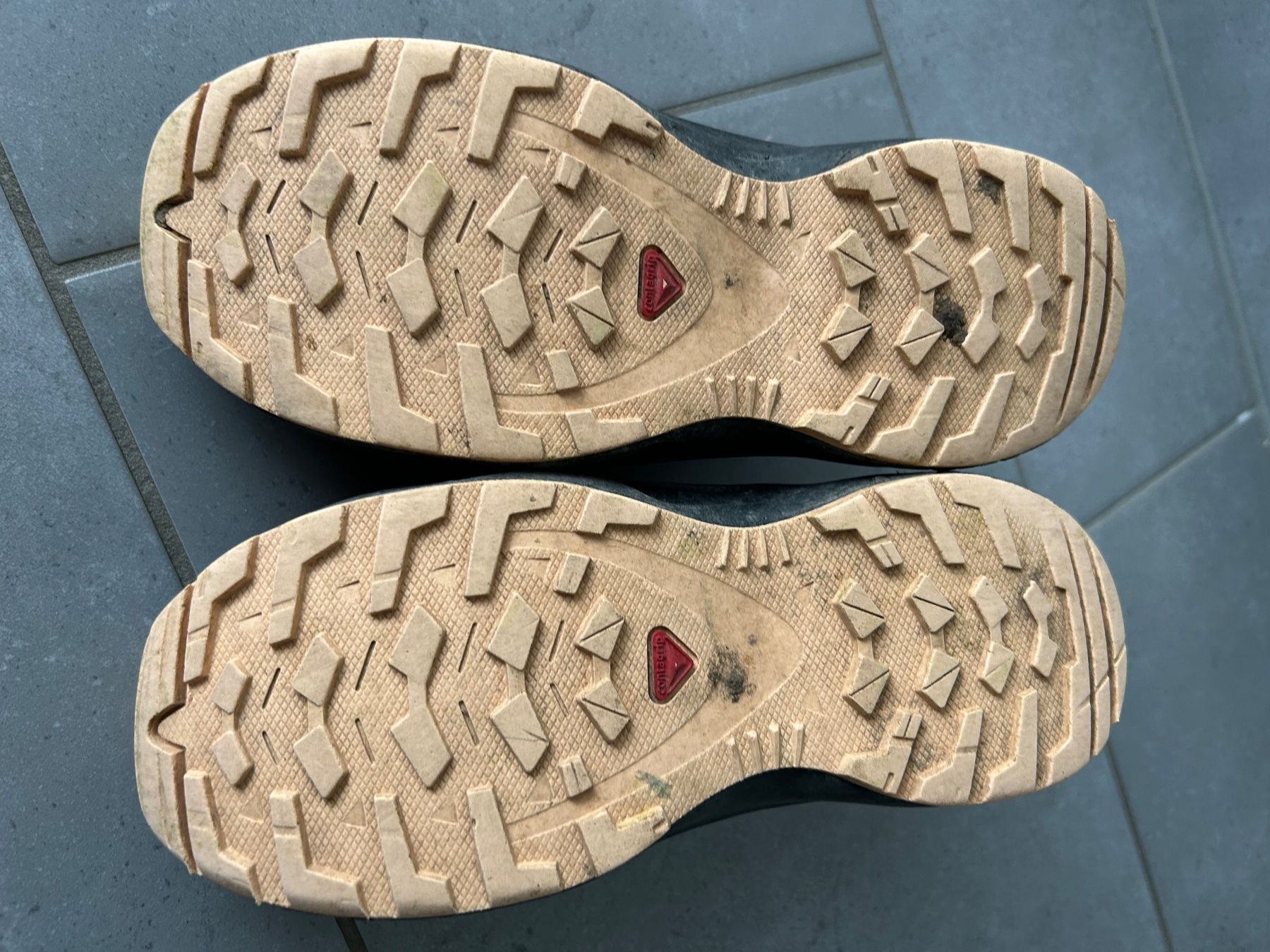 Salomon Schuhe für Mädchen: Turnschuhe Salomon gr 35 – Gebraucht aus Romont FR von perrno 1