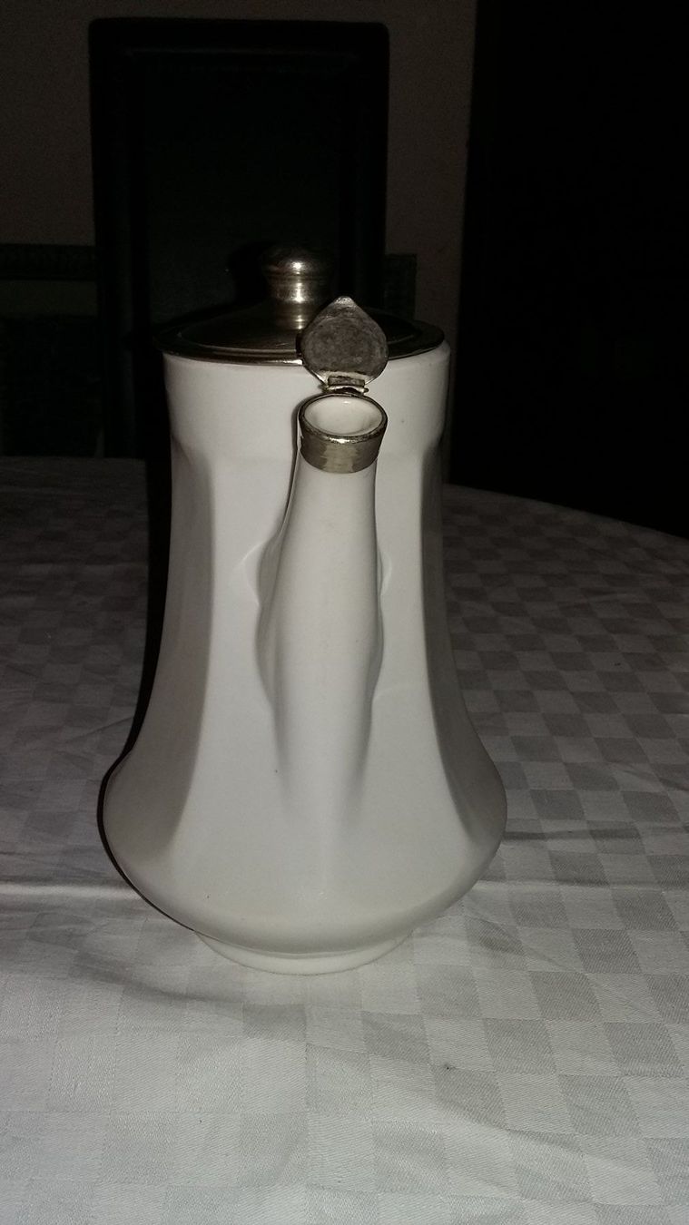 Teekannen: 1925 Swiss Langenthal Weiss Teekanne – Gebraucht aus Bern von Imamrashed 2