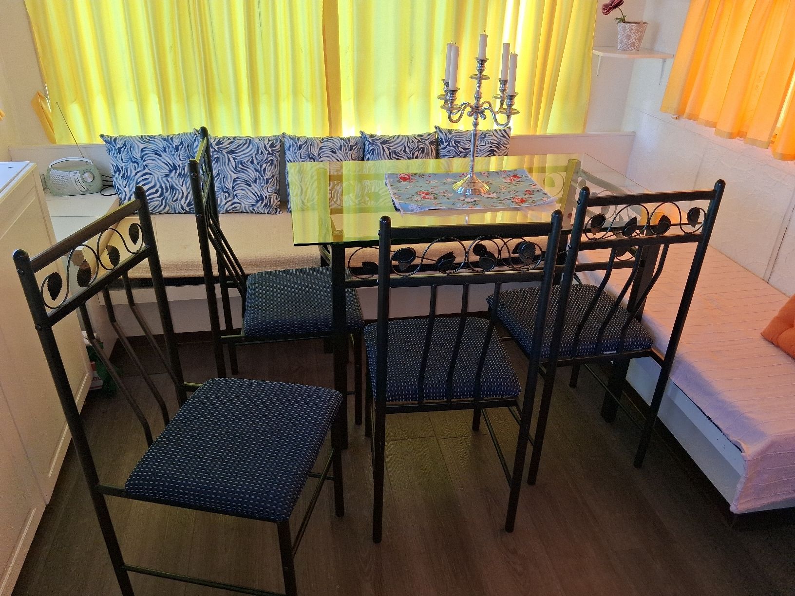 Tischset: Esstisch mit 4 Stühlen – Gebraucht aus Schaffhausen von Cianaina8 3