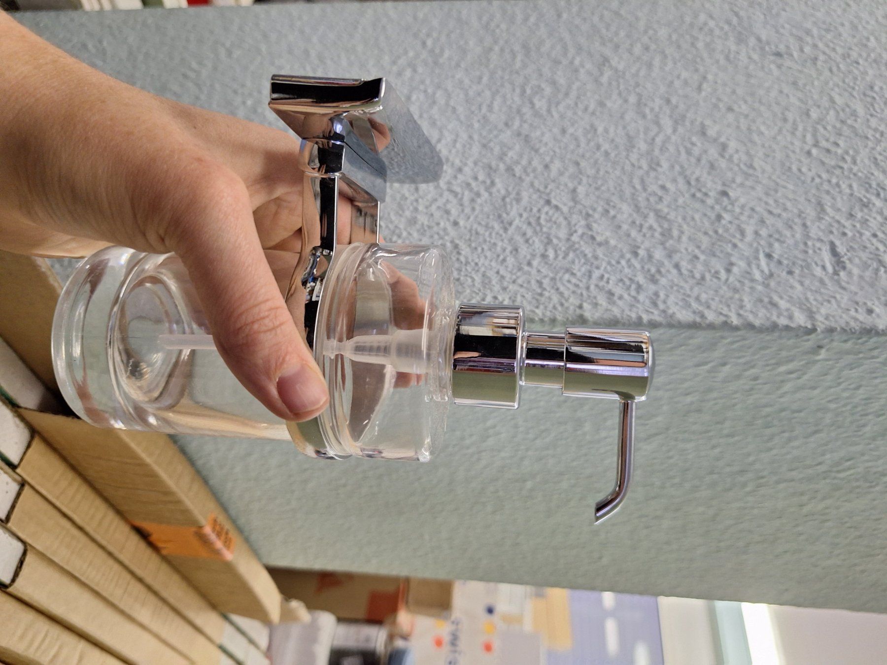 Seifenschalen: Neuwertiger Seifenspender für Badezimmer oder Küche! – Neu (gemäss Beschreibung) aus Pratteln von Heizer06