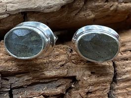 Kleine Ohrstecker aus Sterlingsilber mit Labradorit