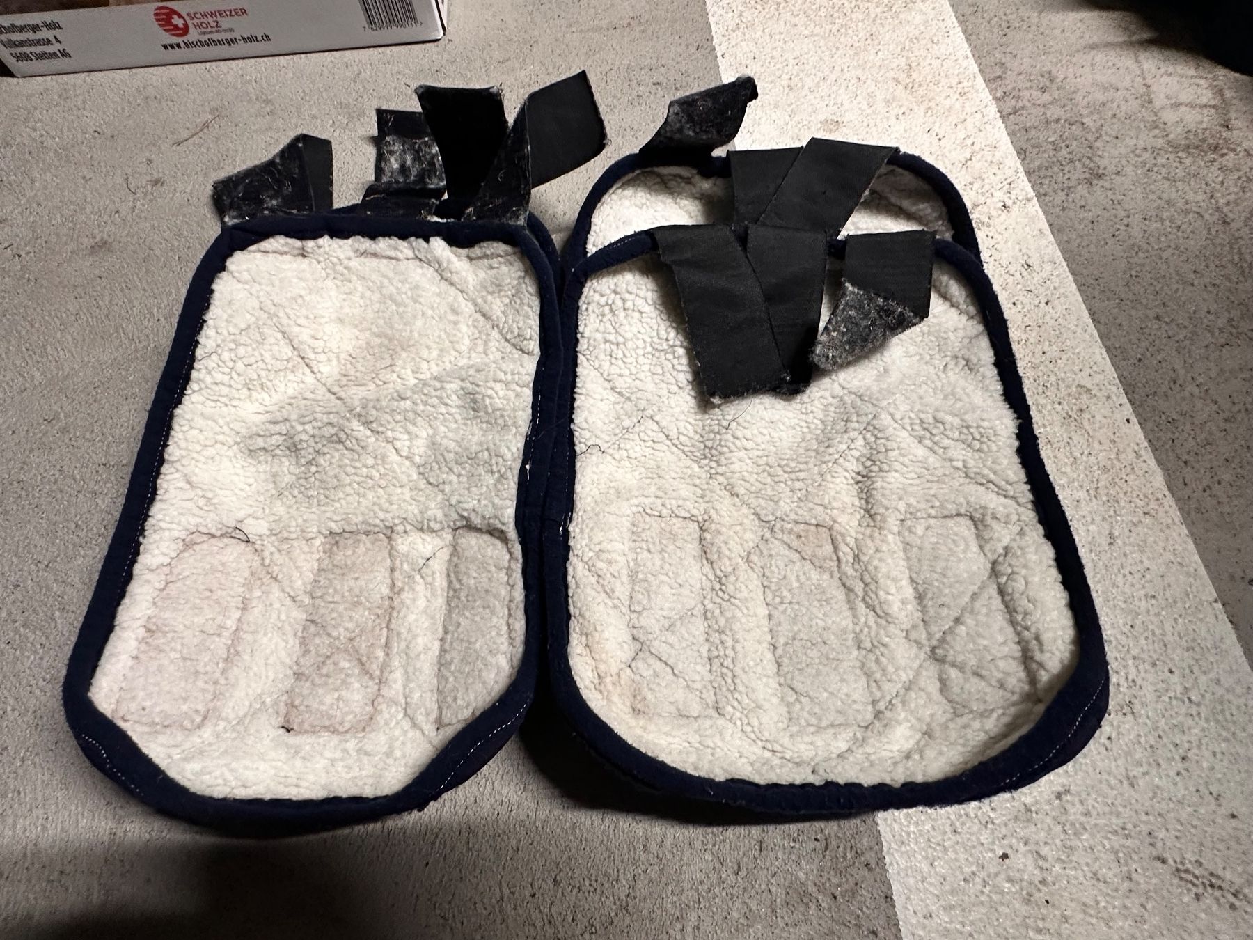 Stinchiere & Fasciature: 4 Pferde Stallgamaschen mit Fleece Innenfutter gebraucht – Usato da Tuggen venduto da wollistar 2