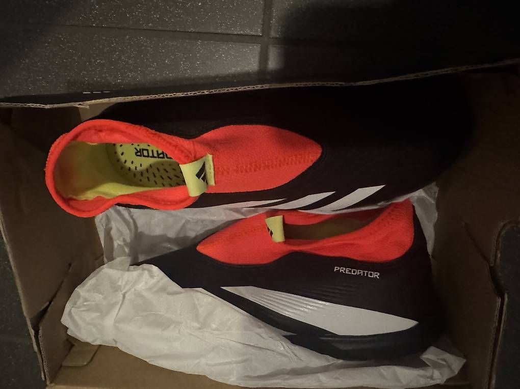 Adidas Schuhe für Jungen: Fussballschuhe Adidas Predator – Neu und originalverpackt aus Oberglatt ZH von lia_2jy2