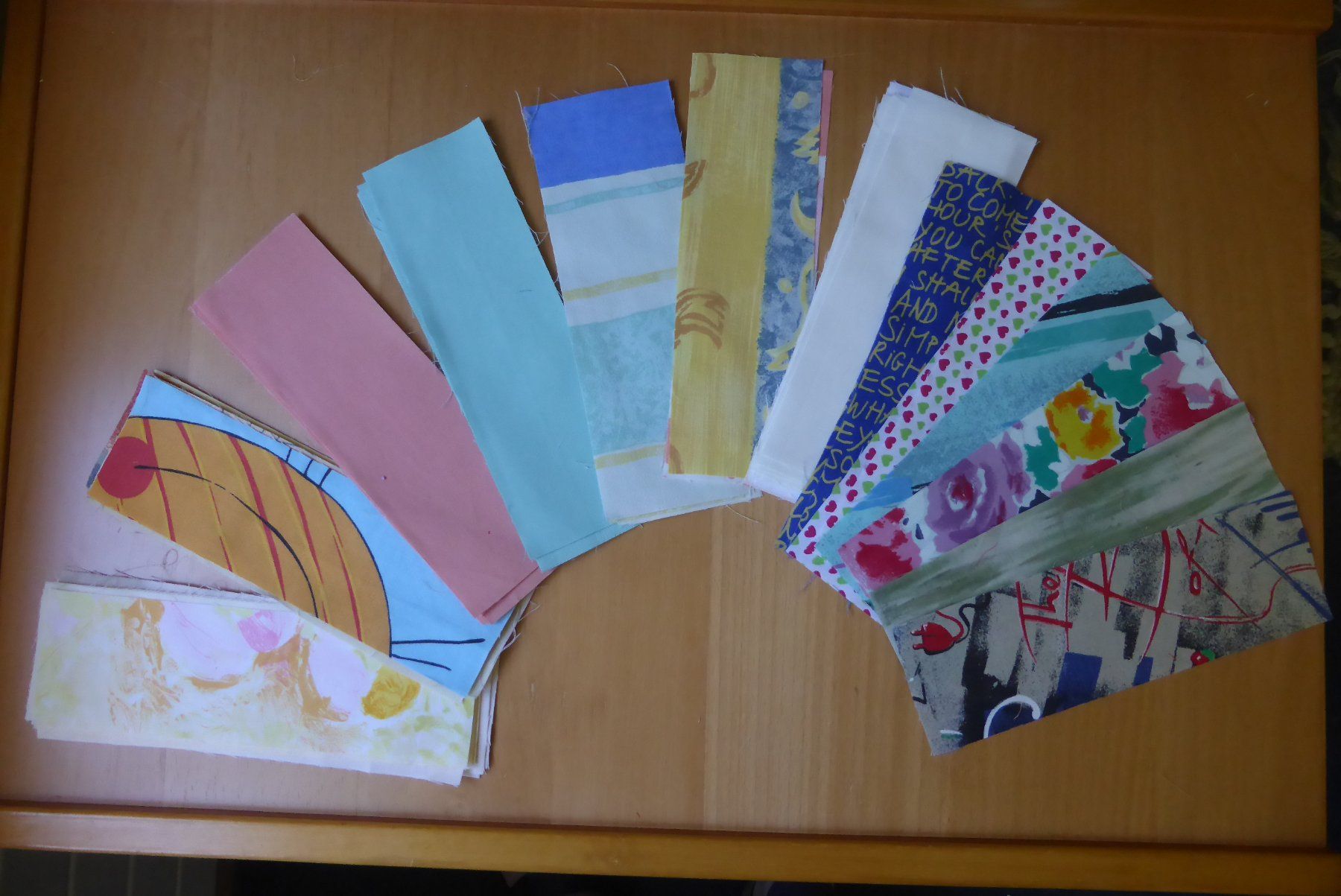 Tessuti: Patchwork Baumwolle - 50 Streifen 6.4 x 20 cm, bunt-4 – Usato da Brunnadern venduto da pinkfaden