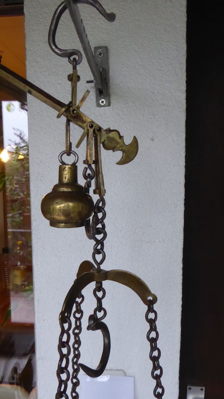 Bilance e pesi: Sehr schöne antike Hänge-Wage aus Messing, Kupfer und Eisen – Usato da Sargans venduto da Benziner 1