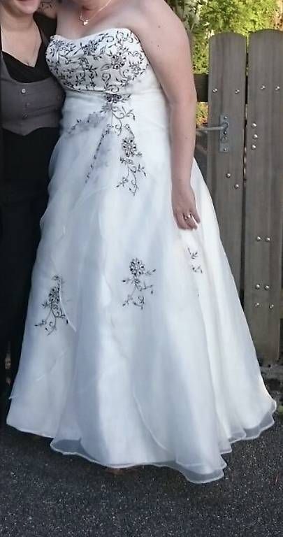 Kleider: Hochzeitskleid Grösse 48/50 – Gebraucht aus Laufen von sani82