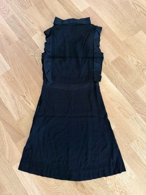 Sandro Kleider: Sandro Kleid schwarz Gr. 34 wie neu – Gebraucht aus Wabern von MagdalenaWabern 1