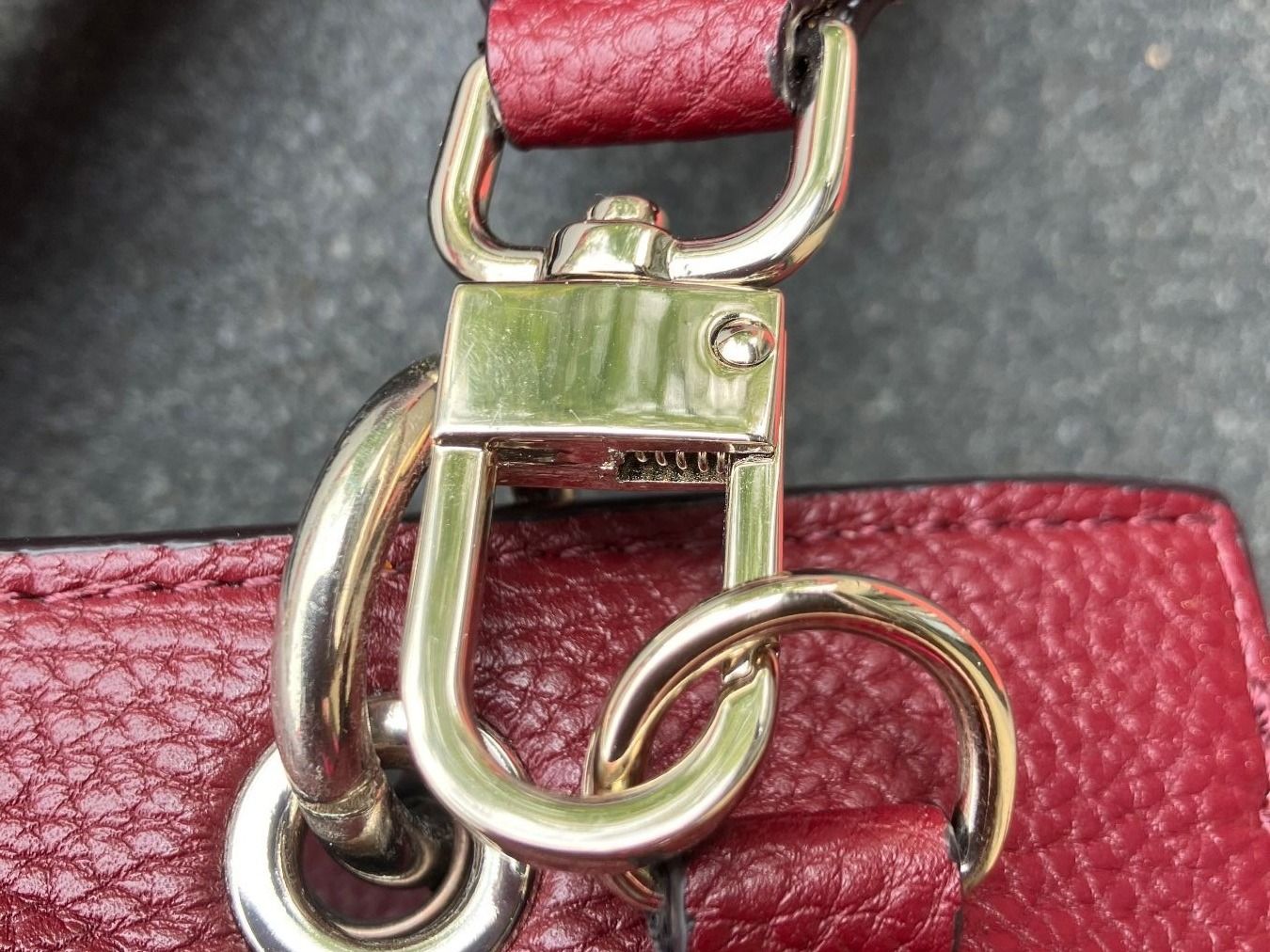 Guess Borse da donna: Neuwertige Tasche von GUESS Farbe berry – Nuovo (secondo la descrizione) da Uster venduto da pri_6r68 2