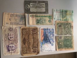 Lot mit alten und defekten Banknoten