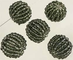 Perle (finte): 1 Rocaillesperle  schwarz  16mm – Nuovo (secondo la descrizione) da Alpnachstad venduto da perlengaby 2