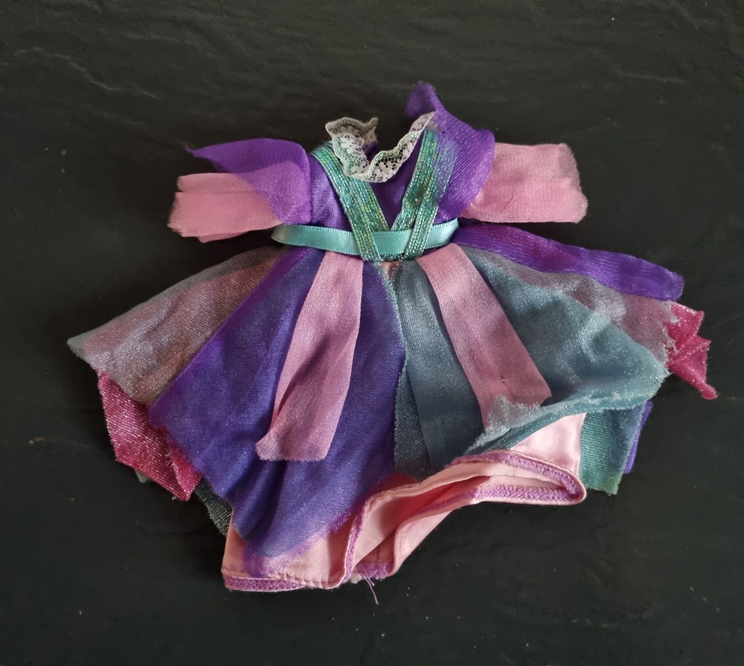 Bambole: Robe Duchesse Ravenwaves Lady Lovely Locks – Usato da Bulle venduto da bubulle243