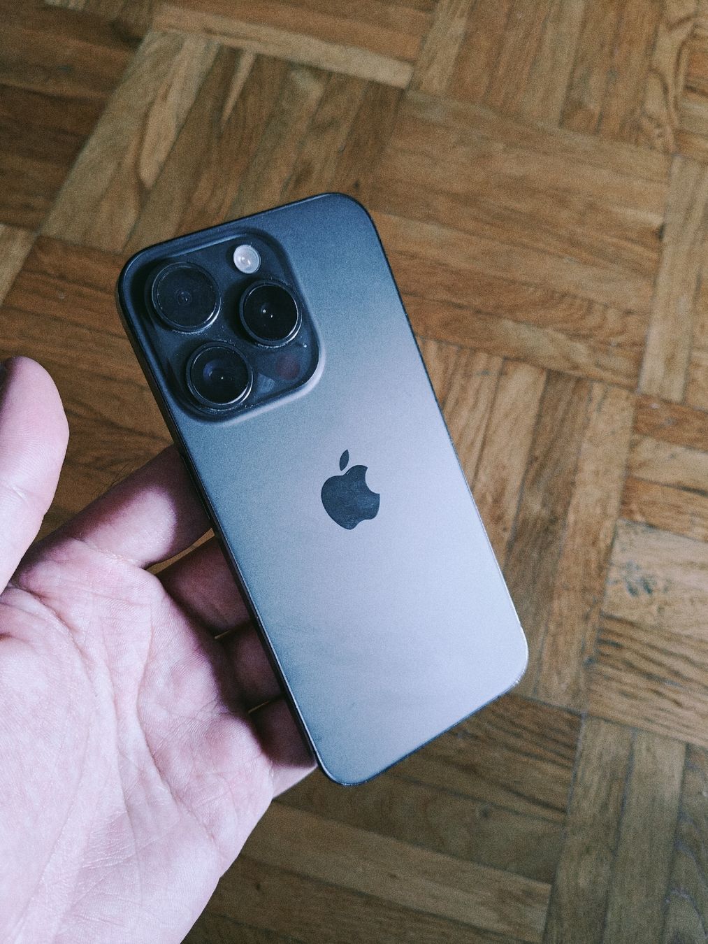 Apple Telefoni cellulari / Smartphones: iPhone 15 pro 512Go bon état – Usato da La Chaux-de-Fonds venduto da Honit.ch 1