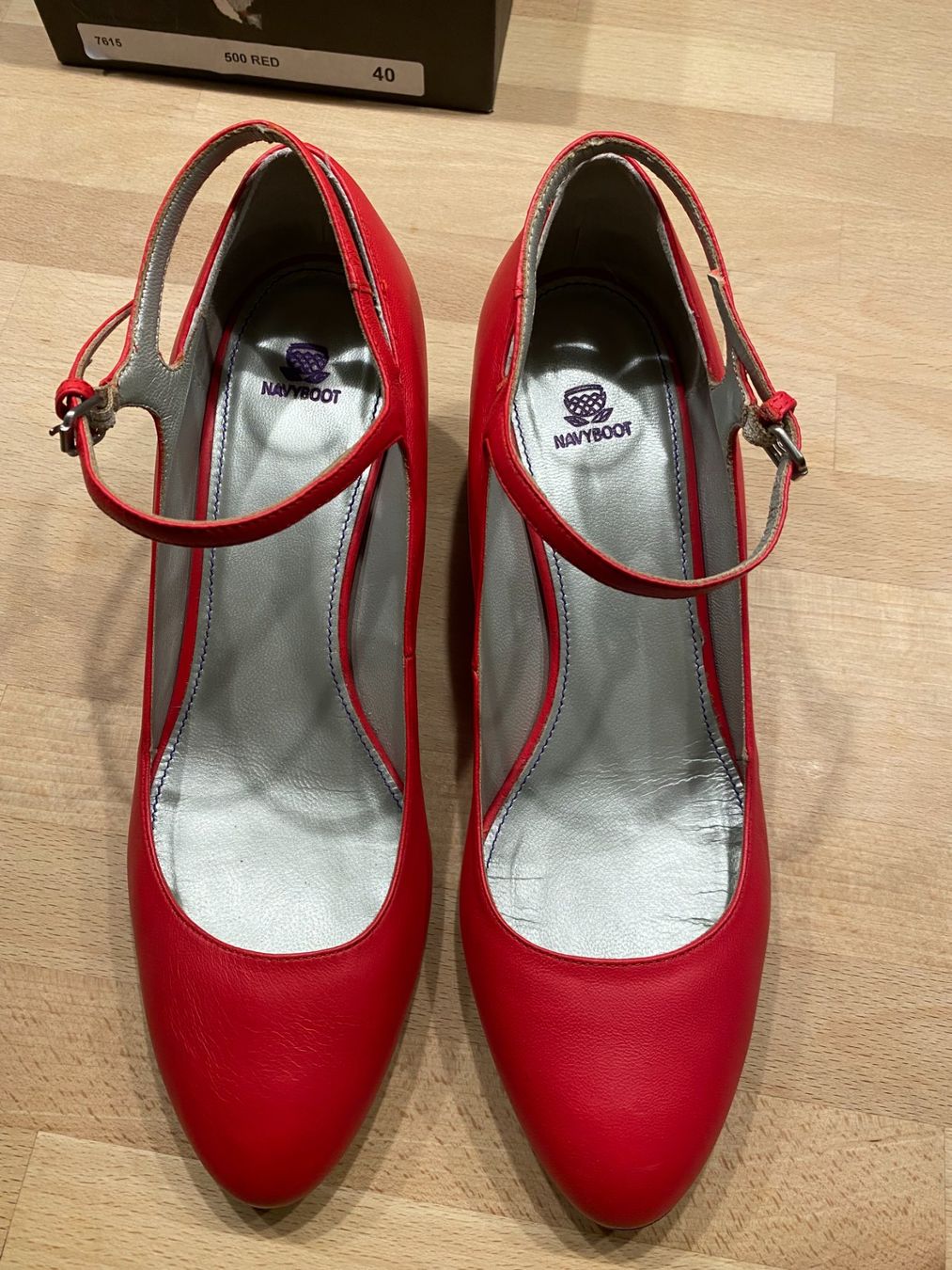 Navyboot Damenschuhe: Rote Navyboot Lederpumps, neuwertig, Gr. 40 – Gebraucht aus Flawil von Vera44 4