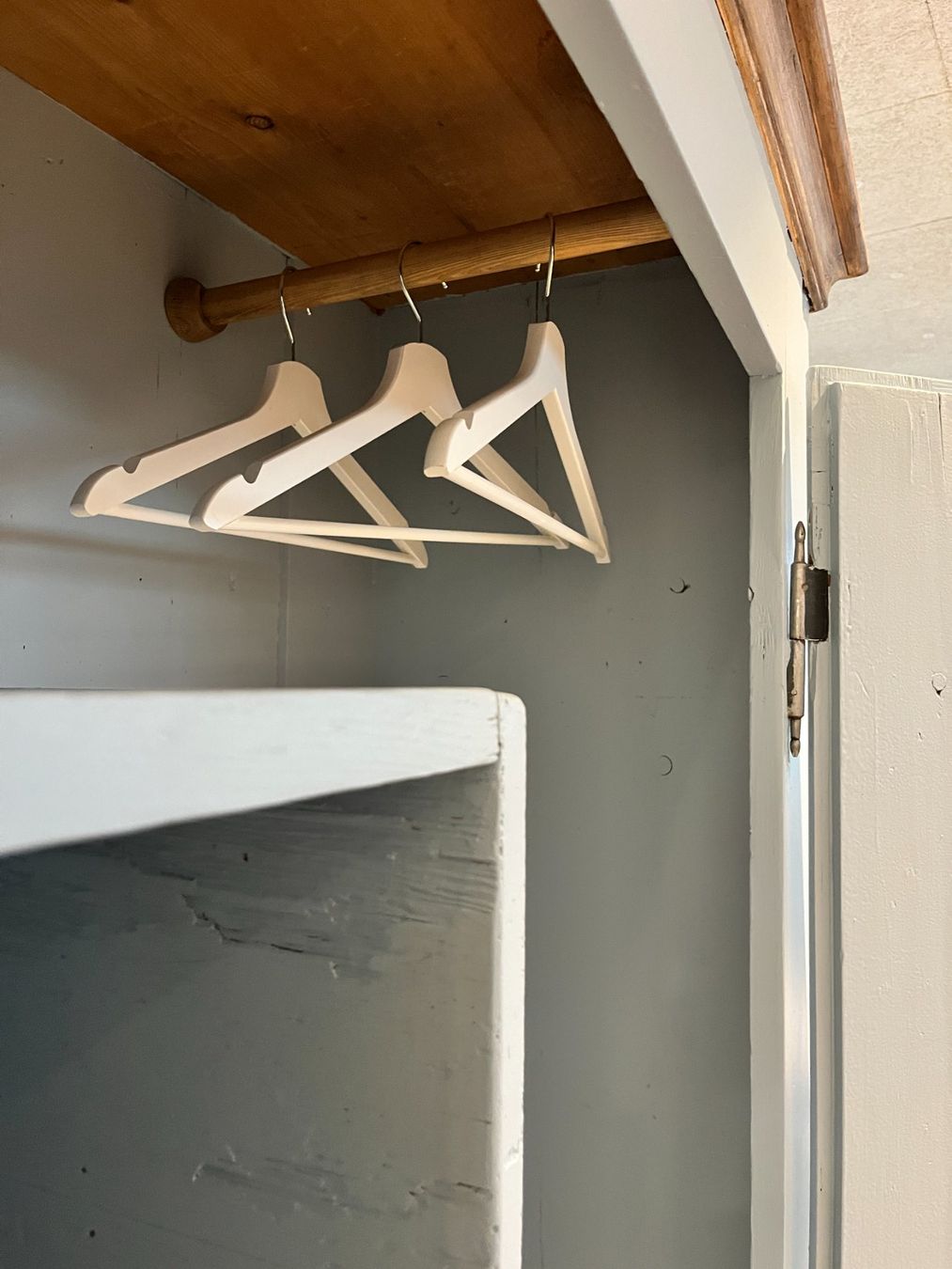 Armadi: Vintage-Schrank wunderschön restauriert – Usato da Hausen am Albis venduto da Vintage-by-Nordic 7