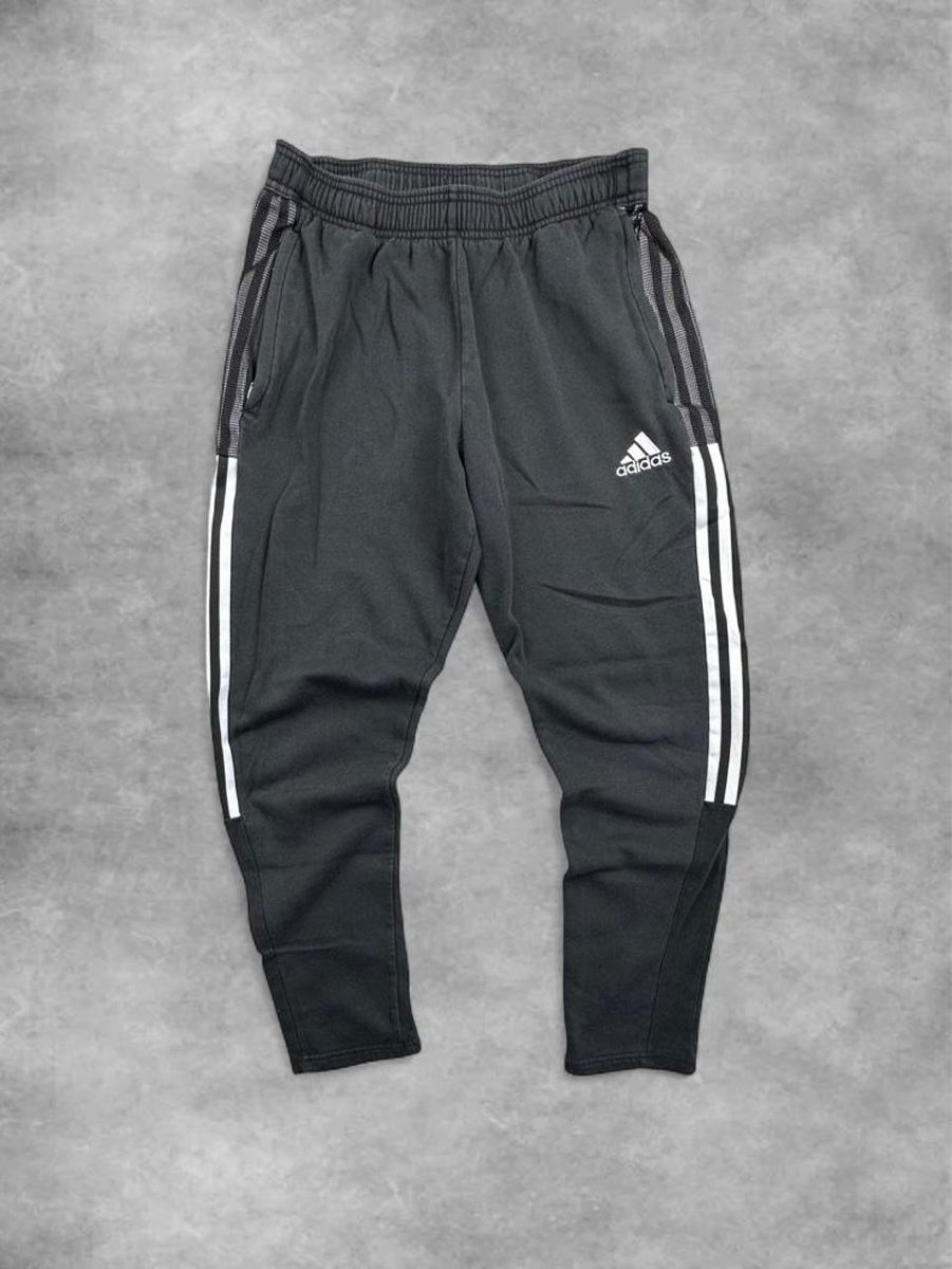 Adidas Hosen: Adidas sweatpants – Gebraucht aus Erlinsbach SO von TogaResell