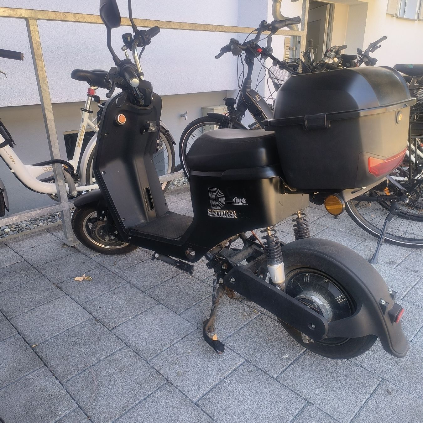 Scooter: D1Electric city Scooter ,D-rive ebike black with storage box – Usato da Bern venduto da oko_jgx6