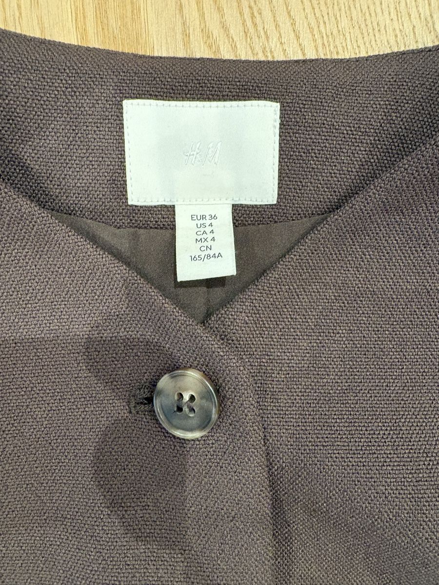 H&M Gilet & Giacche senza maniche: H&M brown vest  – Nuovo (secondo la descrizione) da St. Gallen venduto da ott_f827 3