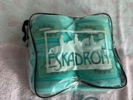 Eskadron Stinchiere & Fasciature: Eskadron Bandagen Set Mint Gr.pony – Nuovo e nell'imballaggio originale da Münsingen venduto da jsc_xj9b