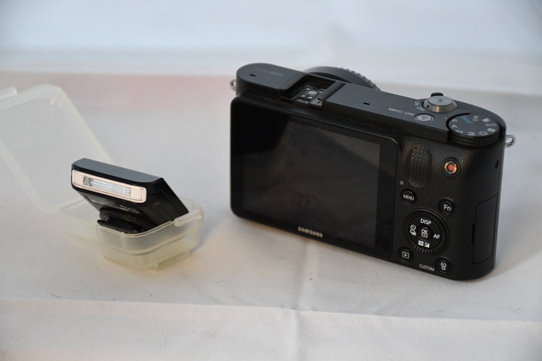 Samsung Fotocamera: Samsung NX1000 Digital Kamera – Usato da Brüttisellen venduto da ser_x5tz