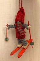 Süßer Skifahrer für den Weihnachtsbaum