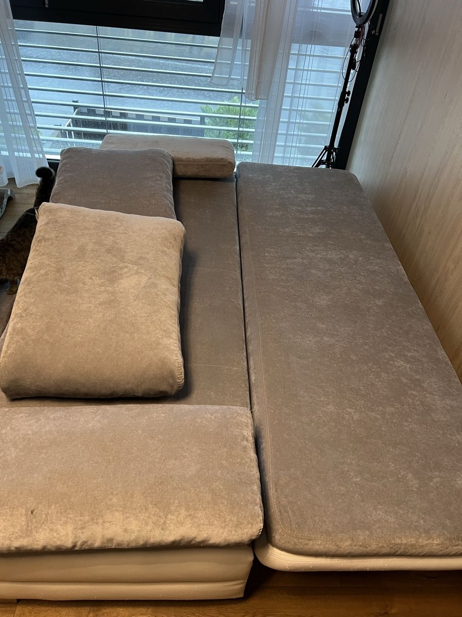 Divani: Modernes Schlafsofa mit Bettfunktion & Stauraum – Usato da Kaltbrunn venduto da Fl.bischof 1