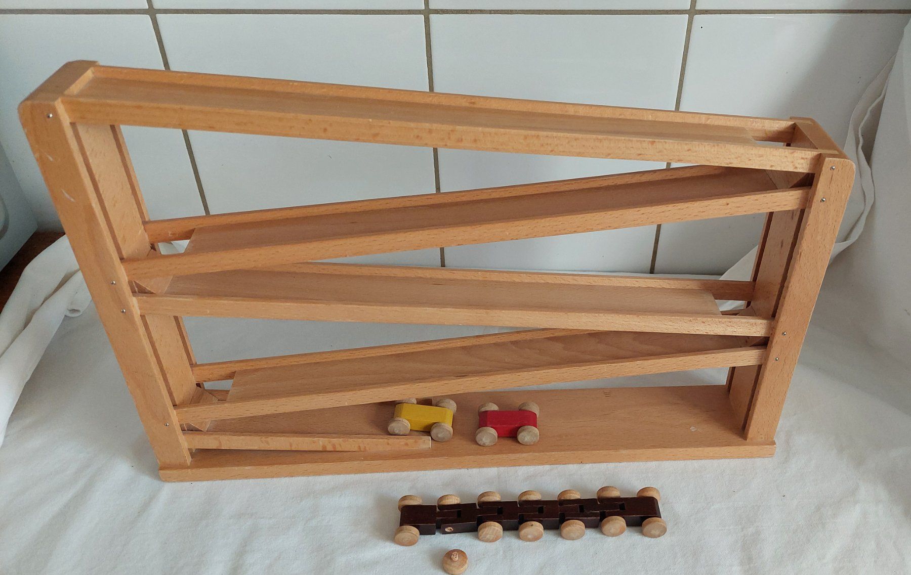 Jouets: alte Holz Auto-Bahn – D'occasion à Uitikon Waldegg par Smeragol