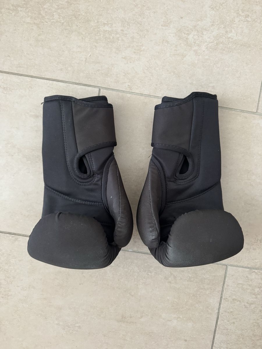 Handschuhe & Handstulpen: Kickbox-Set: Boxhandschuhe + Schienbeinschoner – Neu (gemäss Beschreibung) aus Zürich von bar_cn8p 1