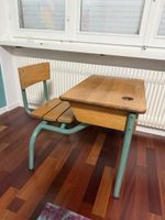 Petit bureau pour enfant ancien