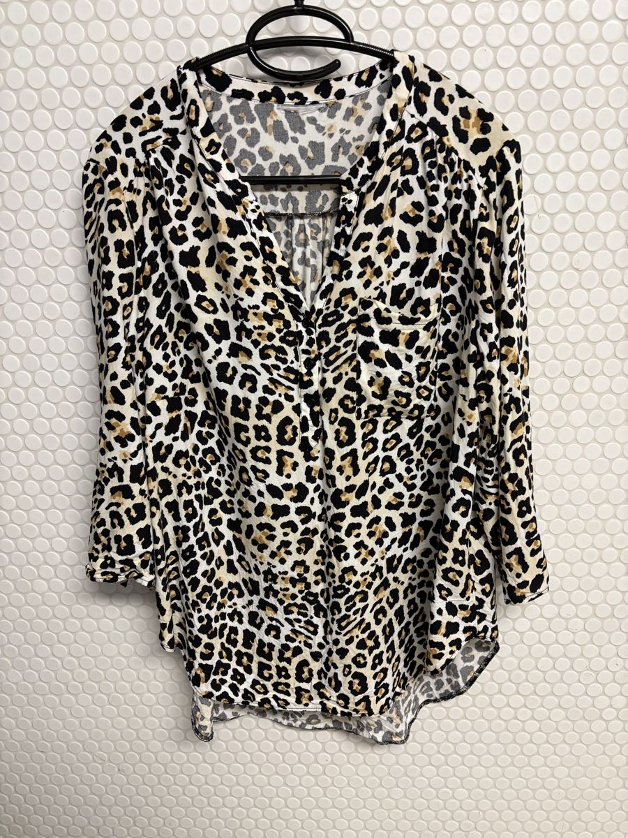 Camicette: Leichte Bluse mit Leo-Muster, Grösse M/L - Chic! – Usato da Basel venduto da ann_7w6q 1