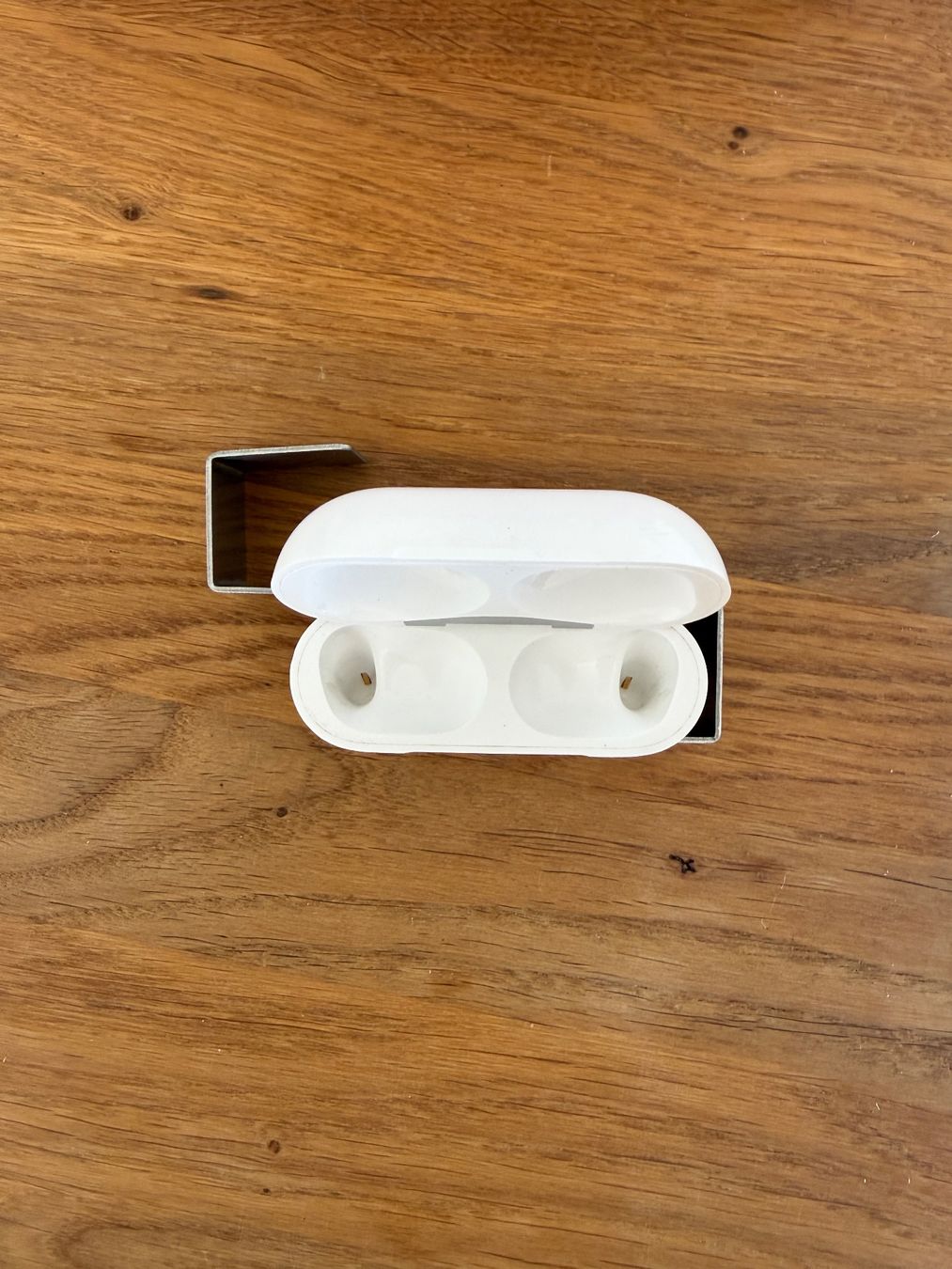 Apple Cuffie: APPLE AirPods Pro 2 Charging Case – Usato da Lausanne venduto da Nine1982 1
