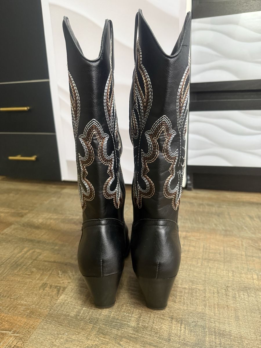 Scarpe da donna: Schwarze Cowboystiefel, Gr. 38 NEU – Nuovo (secondo la descrizione) da Lachen SZ venduto da zsucard 4