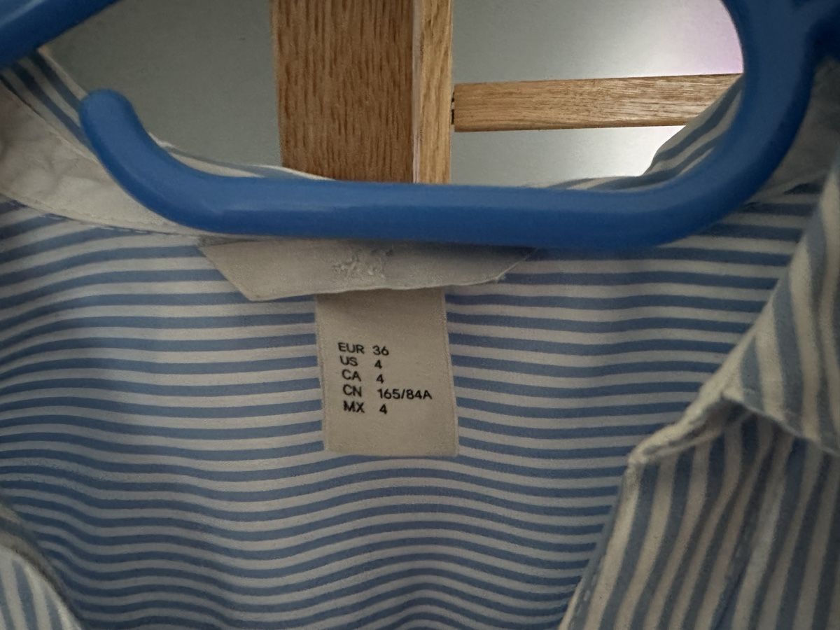 H&M Camicette: Bluse, Gr. 36, gestreift, hellblau – Usato da Gipf-Oberfrick venduto da Gabor5 1