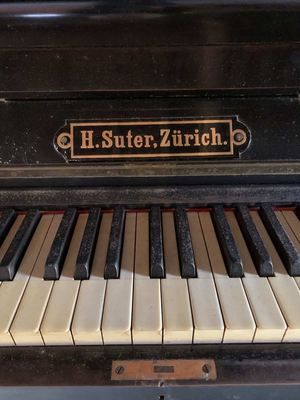 Strumenti musicali: Klavier von H. Suter – Usato da Murten venduto da adu_z8hr 1
