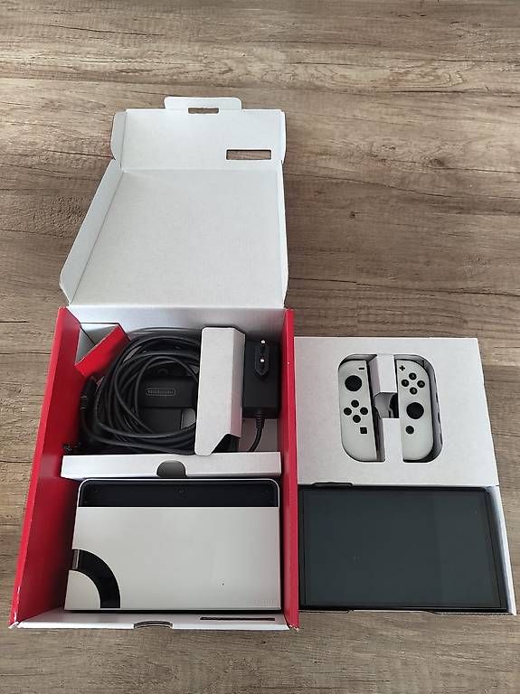 Console: Nintendo Switch OLED + 8 jeux dont Ring Fit + accessoires – Usato da Lully VD venduto da hor_b2m8 2