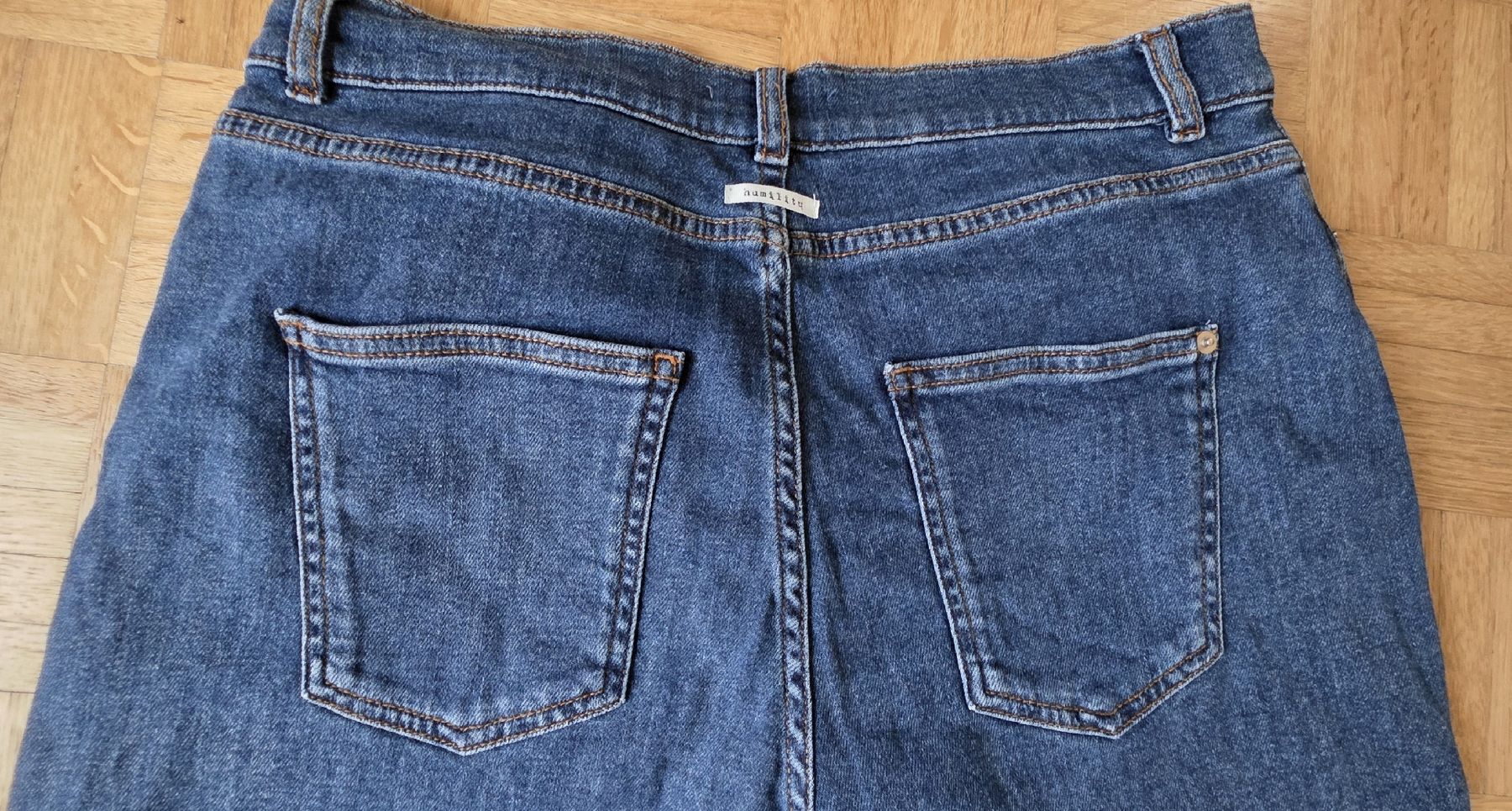 Jeans: Jeans Taille 44 marque Humility – Usato da Yverdon-les-Bains venduto da van_dq65 2