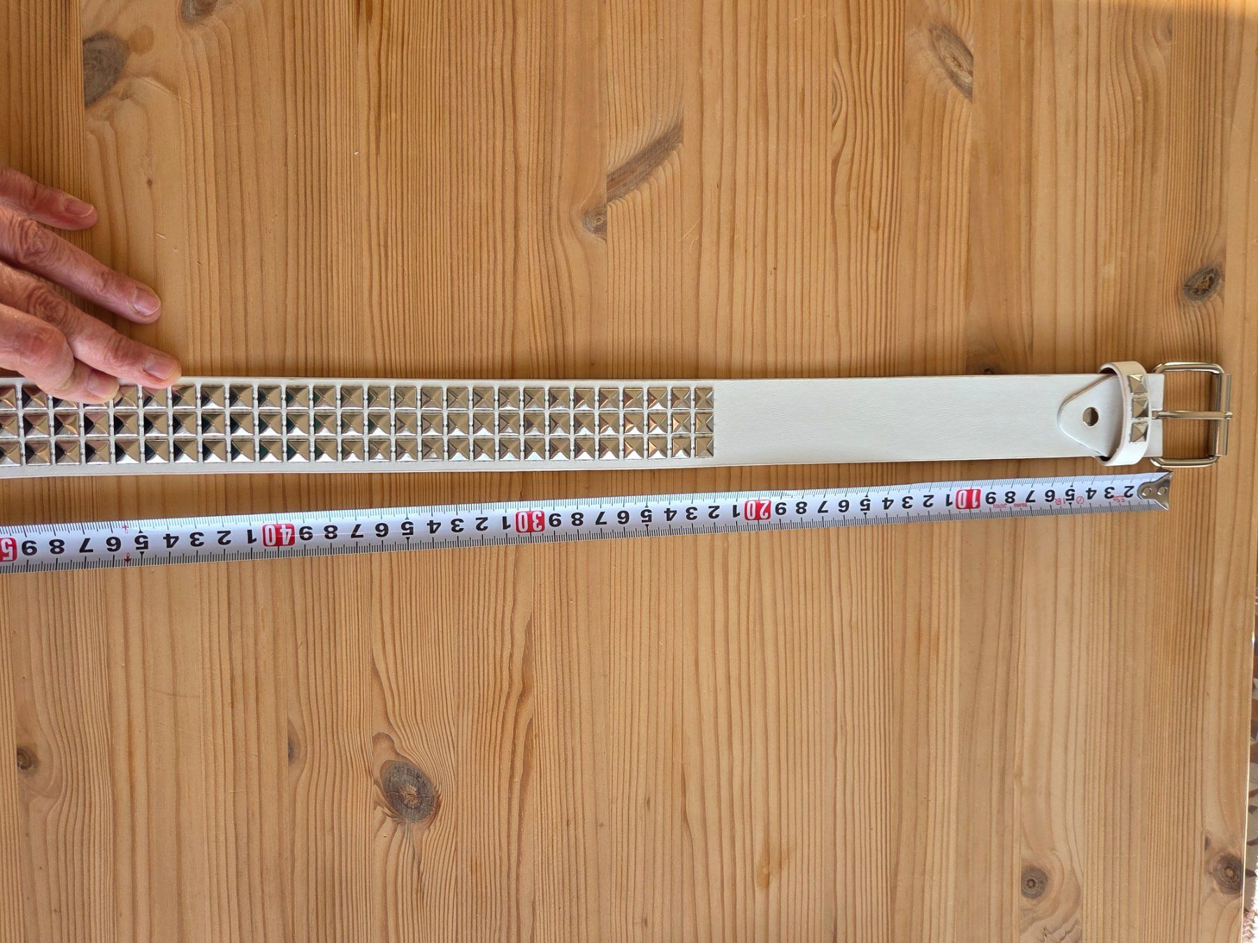 Cinture: weisser Nietengürtel, 105cm – Usato da Liestal venduto da ITOlio 2