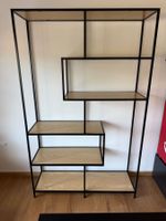 Stilvolles Regal / Büchergestell mit Holzablagen