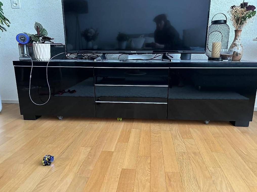 Mobili TV: Meuble TV noir – Usato da Lausanne venduto da Liinoa 1